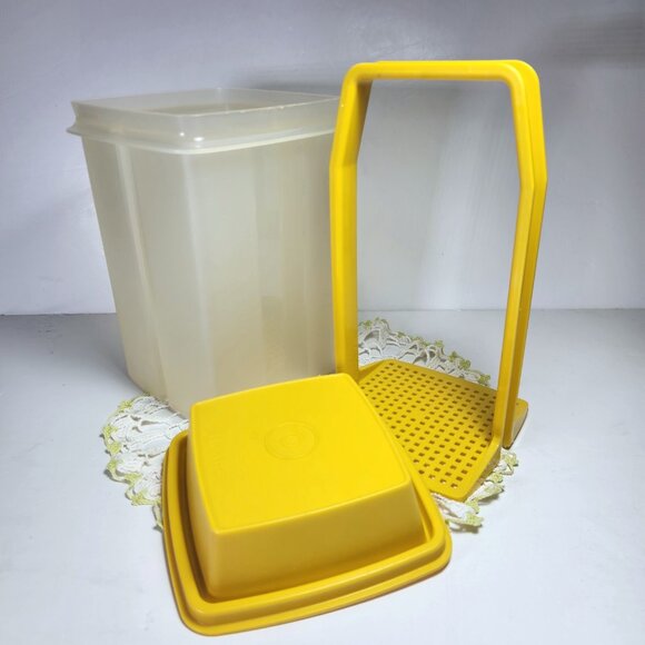 Vintage Tupperware 3-Pc Pick-A-Deli Pickle Keeper Frosted W Yellow Lid & Insert - Picture 5 of 7
